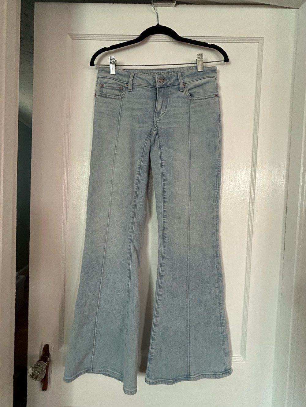 Womens AE super low flare jeans size 0 never worn inseam 31” rise 7”